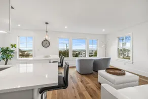 Coastal 2BR Sleeps 6 & 3 min drive to Downtown - Image 3