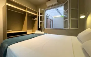 Modern garden with private backyard in Laranjeiras - Image 3