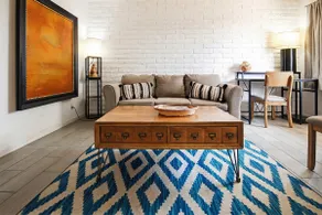 Cozy 2BR Near Westgate & Stadium, Pet Friendly V2 - Image 2