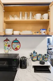 Cozy 2BR Near Westgate & Stadium, Pet Friendly V2 - Image 5