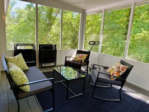 Botanical Bliss near DT | Sunroom & Park | KingBed - Image 5