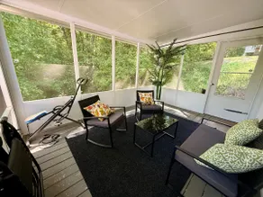 Botanical Bliss near DT | Sunroom & Park | KingBed - Image 4