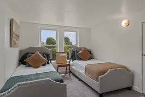 Renovated 1940s Home/Large Yard in the City - Image 4