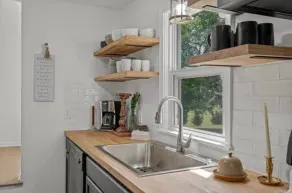 Renovated 1940s Home/Large Yard in the City - Image 5