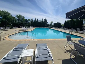 Recently renovated lake View Condo with balcony - Image 3