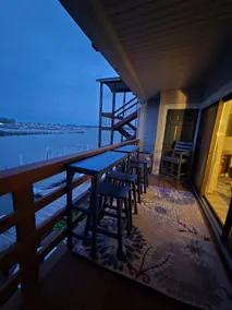 Recently renovated lake View Condo with balcony - Image 2