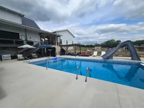 Secluded oasis with animals and entertainment. - Image 2