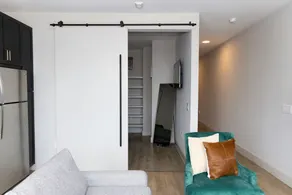 Lonestar Luxury Suite | Pool • Gym • Deep Ellum - Image 3