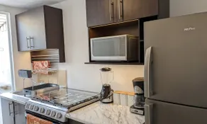 Across from the pool, A/C | 7 min to the beach - 5 min to the airport - Image 5