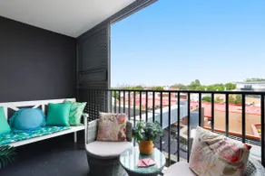 Beautiful Studio with City Views in Randwick - Image 3