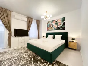 Emerald Velvet Luxury Studio - Image 2