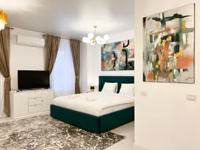 Emerald Velvet Luxury Studio - Image 3