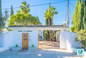 Estudio con piscina, jardín y terraza | Vistas a la montaña - Image 3