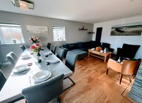 Luxury Holiday Home In Bournemouth Hot Tub - Image 3