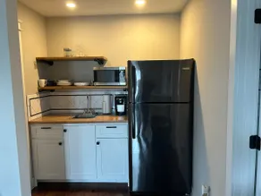 King Bed Efficiency Apartment w/Private Entrance - Image 2