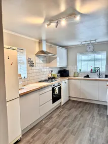 4-Bed House in Central Rye Parking & Garden - Image 3