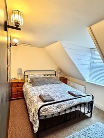 4-Bed House in Central Rye Parking & Garden - Image 4