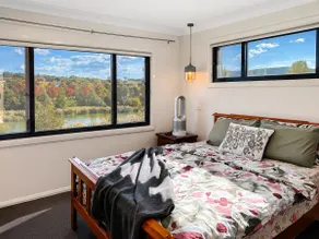 2-Storey 5BR House - Family, Pets & Pond Views - Image 2