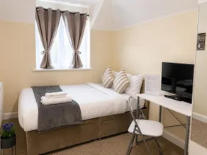 The Bluewater Retreat Sleeps 6 Free Parking Brands Hatch - Image 4