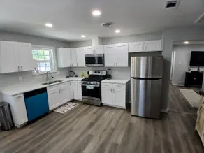 Spacious Duplex with 3 Bedrooms/2 Baths, 4Beds. - Image 4