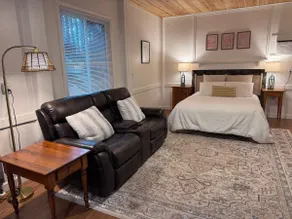 Charming Studio Close to the Beach & Nature Trails - Image 3