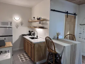 Charming Studio Close to the Beach & Nature Trails - Image 2