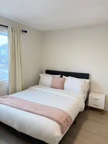 Modern Cozy 3BR Home • Free Parking • Wi-Fi - Image 4