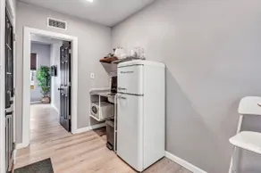 1BR/1BA Pet Friendly Minimalist Stay Near Downtown - Image 4
