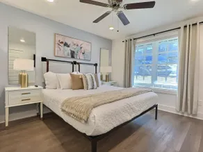 Bright & Beautiful Retreat in Heart of Downtown - Image 2