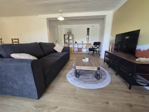 Independent accommodation with garden on the ground floor of a villa - Image 5