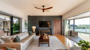 Panoramic Luxury On North Point - Image 3