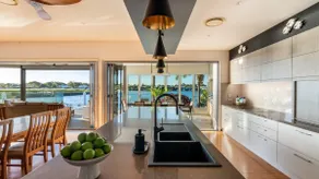 Panoramic Luxury On North Point - Image 2