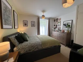 Sleek 1-Bed Apartment in Modern Yates Court - Image 2