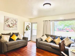 The Azalea House - Image 2