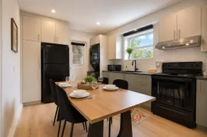 3BR Close to centre + Parking + AC | Unit 6 - Image 2