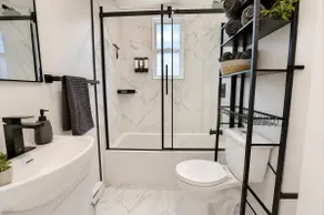 3BR Close to centre + Parking + AC | Unit 6 - Image 5