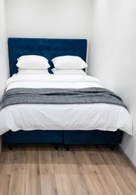 2 bed Apartment | Walk to Train, Bus, Free Parking - Image 3