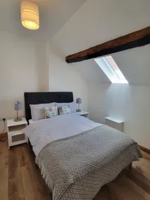 English Countryside Lower Venn Granary Apartment 2 - Image 5