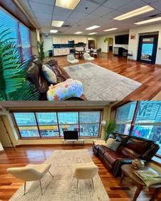 Comfortable 2BR Stay Near Restaurants & Transit - Image 3
