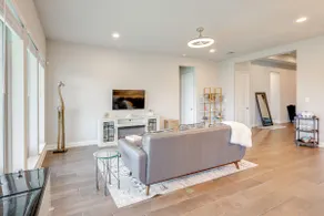 10 Min From Austin! High-End Home w/ Nice Backyard - Image 5