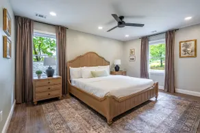 Family Home Near LakePoint with Porch Swing - Image 3