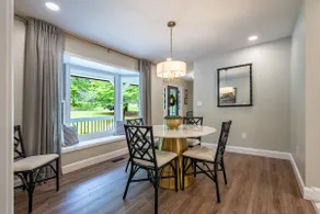 Family Home Near LakePoint with Porch Swing - Image 2