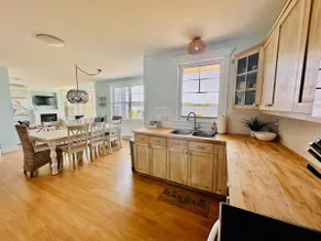Coastal Lines Retreat Ocean Views. Sleeps 9 - Image 2