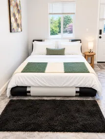 A cozy, Guest Suite in the historic Wood Streets - Image 3