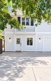 A cozy, Guest Suite in the historic Wood Streets - Image 2