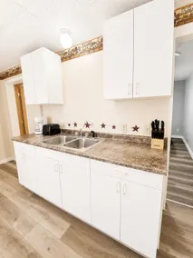 Spacious & Bright 3BR Getaway Near Everything - Image 5