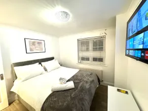 Cosy 2-Bedroom Riverside House, Free Parking & Private Lockable Office - Image 3