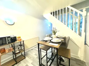 Cosy 2-Bedroom Riverside House, Free Parking & Private Lockable Office - Image 5