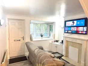 Cosy 2-Bedroom Riverside House, Free Parking & Private Lockable Office - Image 2