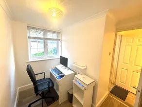 Cosy 2-Bedroom Riverside House, Free Parking & Private Lockable Office - Image 4